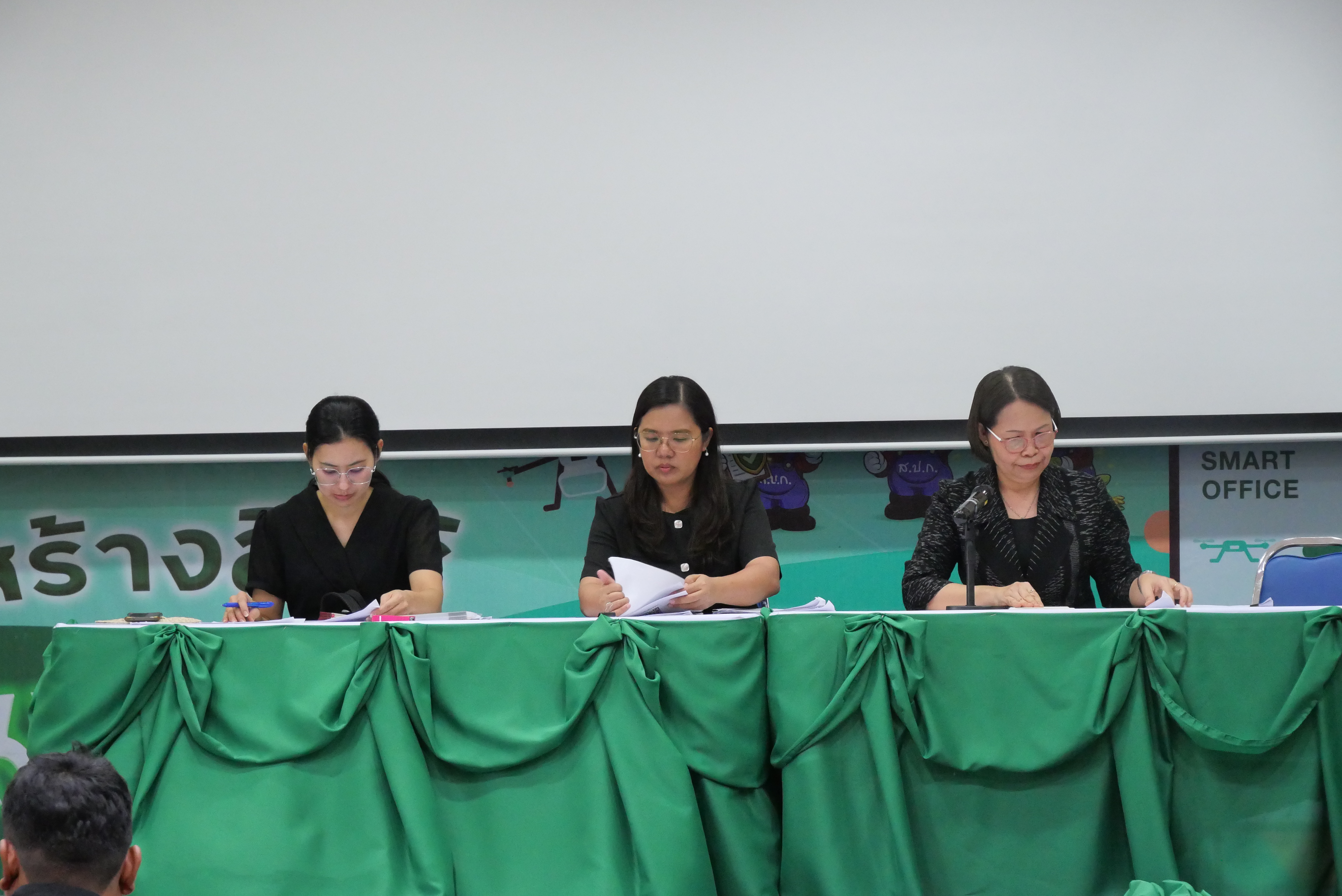title - ส.ป.ก. รับรายงานตัวข้าราชการบรรจุใหม่  เพื่อบรรจุและแต่งตั้งบุคคลเข้ารับราชการในตำแหน่งต่างๆ